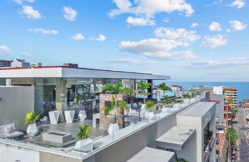 Emiliano Zapata Condo | Dedicated workspace, Pool, Gym | Romantic Zone 2BR