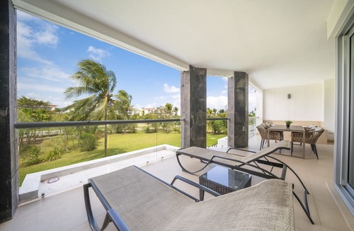 Puerto Juarez Condo | Luxury 2 BR Condo Jacuzzi & Pool - Mareazul