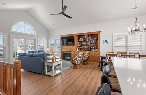 Nags Head House | Lacrosse the Banks: Dog-friendly, Hot Tub, Less than 100 yards to beach!