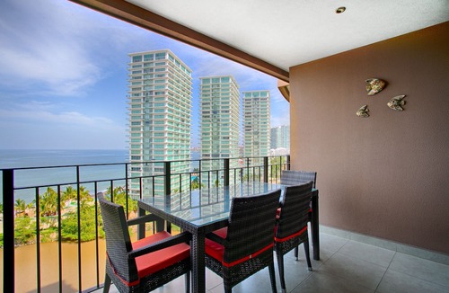 South Hotel Zone Condo | Pools, Gym & Restaurant | Beachfront 1BR
