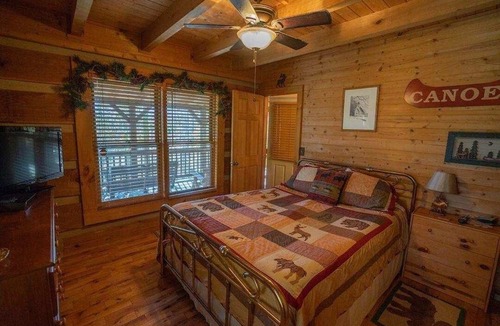 Vilas Cabin | Secluded yet close to everything!
