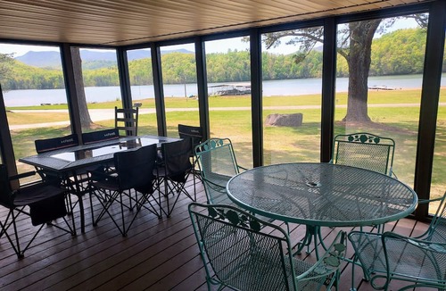 Hiawassee House | LAKEFRONT - "Sitting Rock" on Lake Chatuge - Hiawassee, Georgia