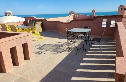 Puerto Penasco Apartment | 3/2/1 BDRM CASITA apartments with OCEANFRONT Sky patio & Beach Palapas