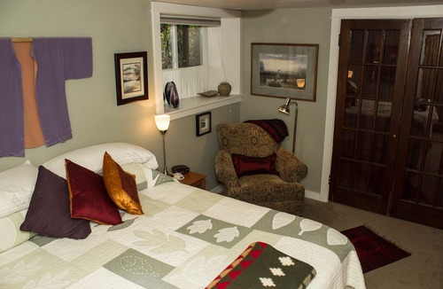 Wallingford Apartment | Seattle at its Best - a Great Neighborhood for Walking!