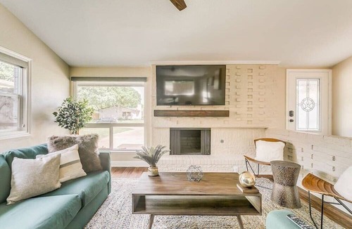 Northwest Dallas House | 4-BD/3-BA Chic Timeless Elegance - 15 Mins to DT