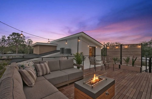 Alta Vista House | The Legacy Trail Oasis Luxe Pool + Rooftop Deck