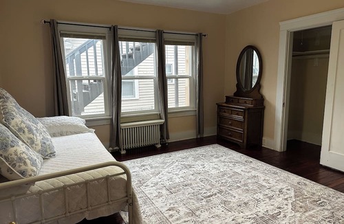Pendleton House | Historic 1921 2-bedroom house in beautiful North Hill