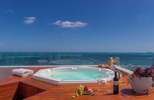 Downtown Cancun Condo | 3-bedroom condo in marvelous Cancún with AC