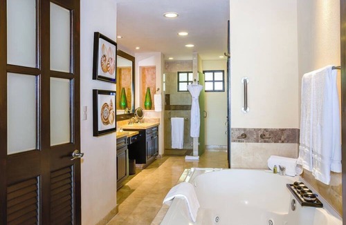 Conchas Chinas Hotel | Cozy 1-bedroom hotel room in peaceful Puerto Vallarta with AC and gym