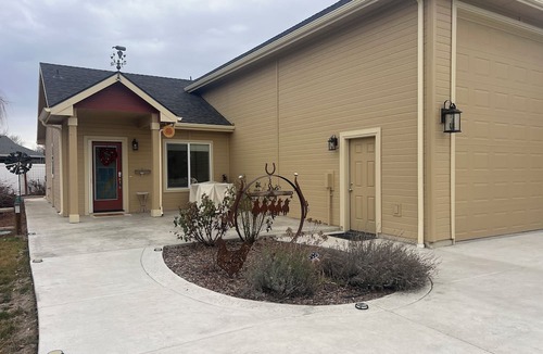 Nampa Cottage | Charming casita getaway with private hot tub in welcoming Nampa.