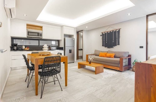 Tohoku Apartment | Luxury 1BD Condo 3 blk from 5th Ave W/PoolandParking