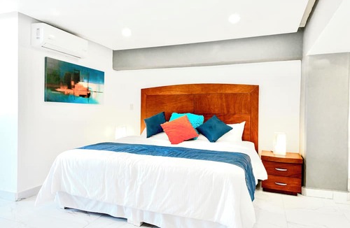 Alta Vista Condo | Romantic Zone, 3 bedroom, super comfortable, partial ocean and city view suite