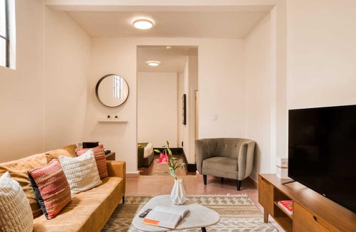 Colonia Roma Apartment | Santa Casa | Elegant Junior Suite in Roma Norte