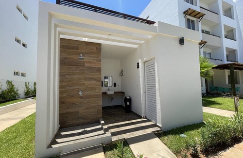 Cerritos Condo | Tropical Condo - Close to Beach and Waterpark!