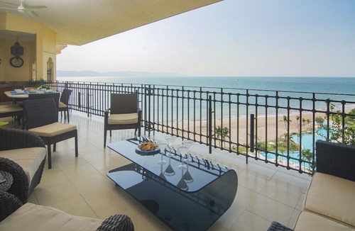 Marina Vallarta Condo | Beachfront Penthouse stunning views