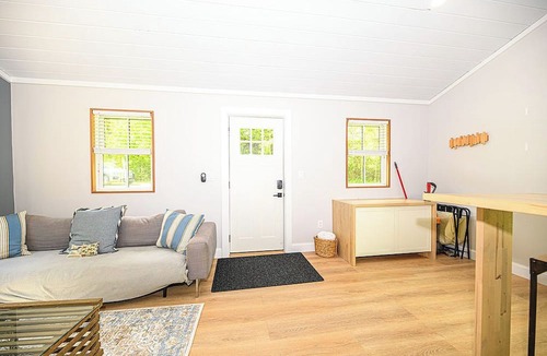 Newbury Cottage | Charming Sunapee Tiny Home: Walk to Lake + Cool AC