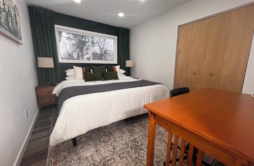 Pendleton House | NEW! 2 KINGS! Hot Tub! Access to Full Gym!Espresso! Fully Fenced Yard!