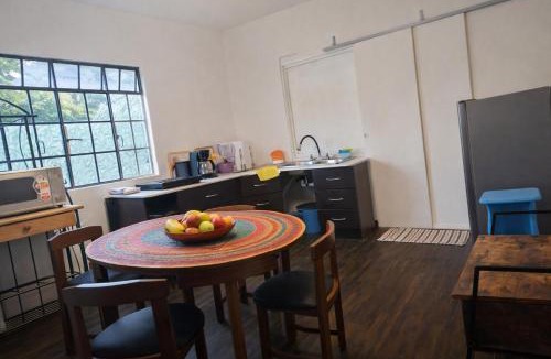 Santa Catarina Hostel | Suite Mexicaníssima 1 a 3 guests in Casa Mexicaníssima