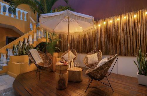 Luis Donaldo Colosio Apartment | Quiet Mornings in Playa, King & 2BR Suites, Sleeps 2-8, Kitchen WiFi AC, Beach, 5th Ave, ADO & Ferry 4 Min