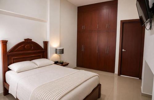 Ferrocarrilera Apartment | 2BR-3BA Condo Block from Beach w Rooftop Jacuzzi