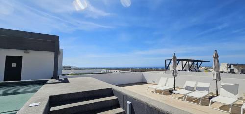 El Tezal Apartment | Endless Summer - 2Bed 2Bath Condo - Seasonly Heated Pool with Ocean Views - 5min walk to Beach - Fibre Internet - Sleeps 6