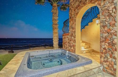 Sandy Beach Villa | Unparalleled Luxury Beachfront House on the Water