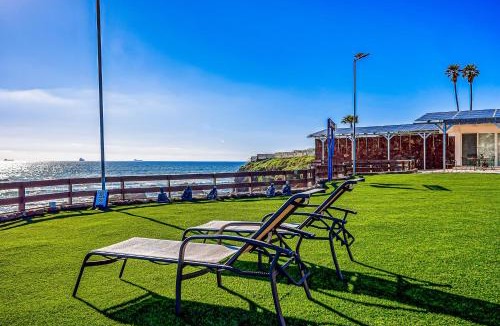 La Paloma House | Airy, Beach-View Dog-Friendly Villa with Patio, Outdoor Pool, Streaming, AC