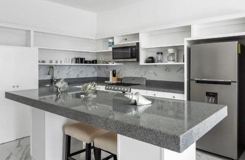 La Paloma House | Dog-friendly home 3 rows to beach with rooftop deck, pool, & kitchen