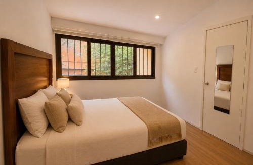 Del Carmen House | Casa del Arbol