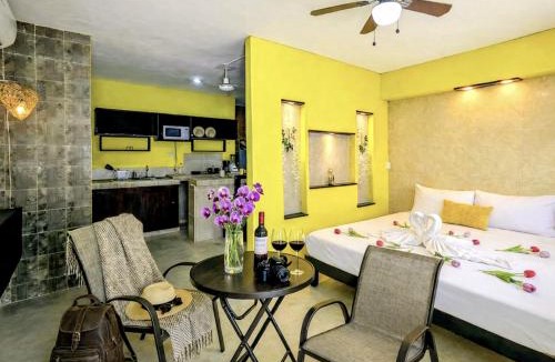 Luis Donaldo Colosio Apartment | Couples Playa Retreat, King Memory Foam Bed, Full Kitchen, 8 Min Walk to Beach & Cenote 3B