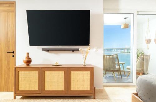 Las Glorias Apartment | Moikkarentals Beachfront Studio Harbor171 PV