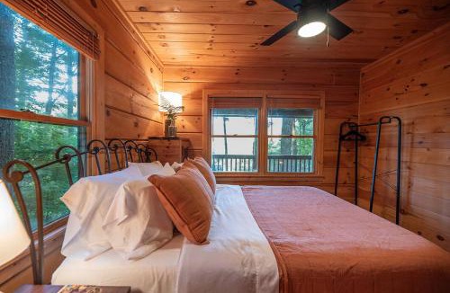 Cherry Log House | Secluded 4WD Getaway with Mountain Views and Hot Tub