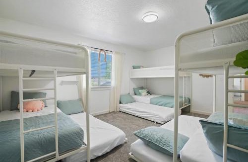 Nampa House | Large Nampa Gathering! Basketball courts Community