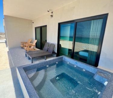 La Paz Apartment | Beachfront Luxury Condo Private Jacuzzi Ocean Views