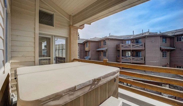 Mont Cervin #32 by Avantstay Ski In Ski Out Home in Silver Lake Village w/Hot Tub in Park City