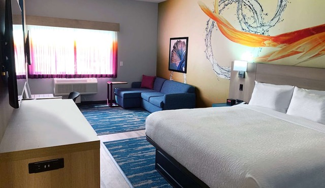 La Quinta Inn & Suites by Wyndham San Antonio Seaworld/LAFB in San Antonio