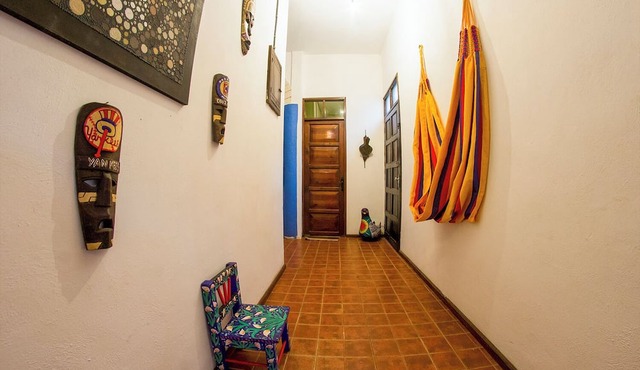 La casa de piedra y colores in Tinum