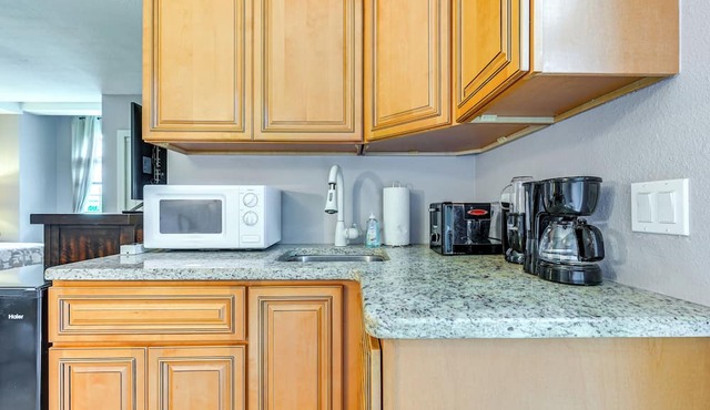 Cozy Odessa Studio Rental, 9 Mi to Beach Park! in Odessa