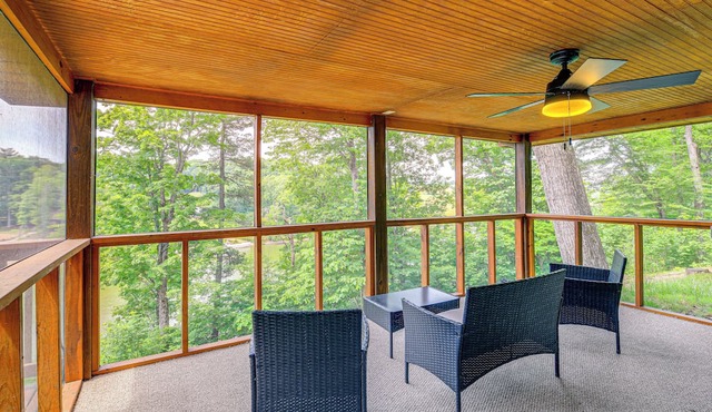 Peaceful South Holston Lake Cabin w/Dock & Deck! in Abingdon