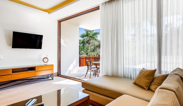 Luxury resort apartment with full kitchen, jetted tub, pools, & tennis in Cruz de Huanacaxtle
