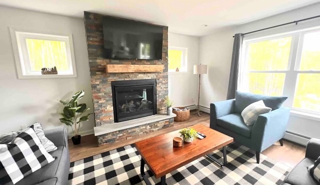 Spacious Home w/ Firepit & Mountain Views in Conway
