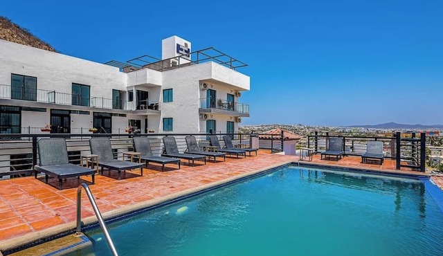 Loft Close to the Ocean With Rooftop Infinity Pool, Balcony & gym - Dog-friendly in Cabo San Lucas