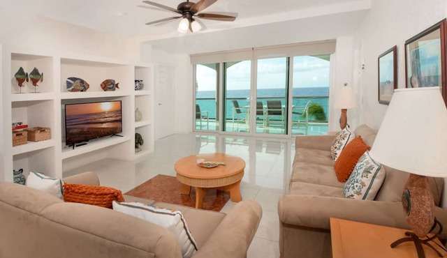 Oceanfront Condo w/Terrace, Pool at El Cantil 3CS