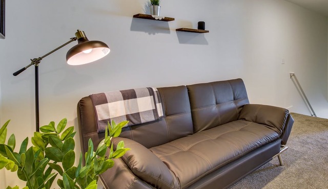 2 Mi to Zootah: Providence Townhome w/Fireplaces in Providence