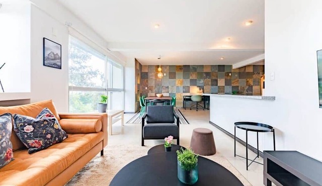 Stylish Condo Near Parks with Smart TV and WiFi in Ciudad de México