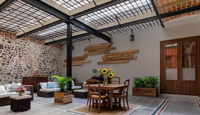Suite in Historic Building w/Balconies/Superb Location in Ciudad de México