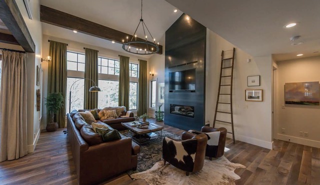 THE GREAT ESCAPE - Modern Luxury Mountain Estate, Private, Hot Tub in Sundance