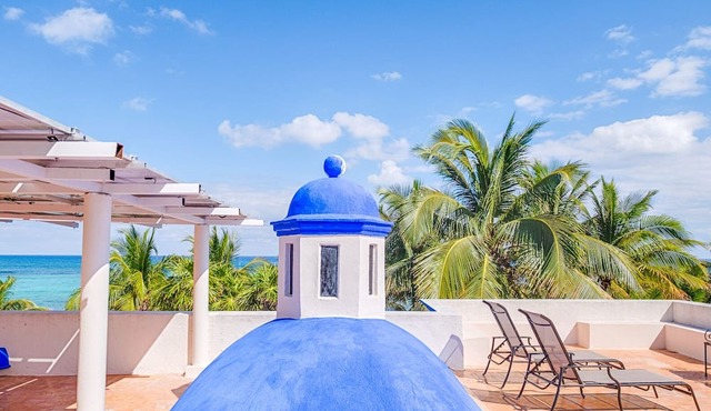 Luxurious and elegant beachfront villa featuring comfort and elegance! in Akumal