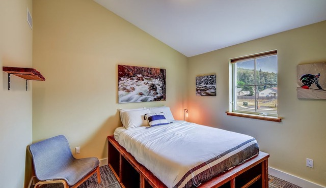 Luxe historic lodge w/spa in heart of Cascades in Skykomish