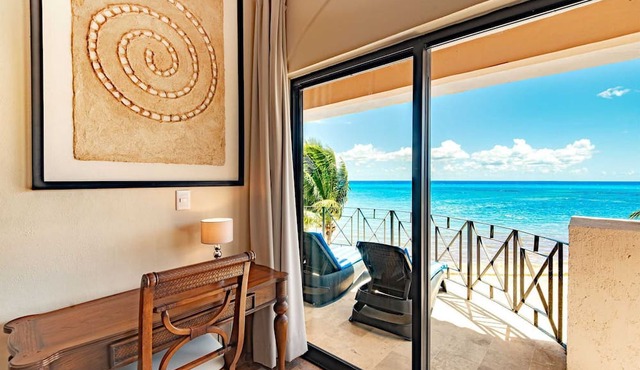 Stunning Ocean Views! Pvt Delxue Rooftop | Beach Club Service | Steps to 5th Ave & Maid